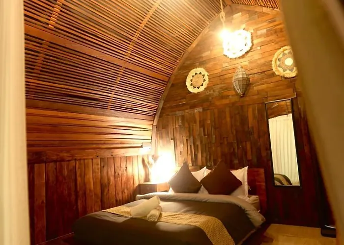 Bukit Delapan Glamping & Coffee ロッジ *