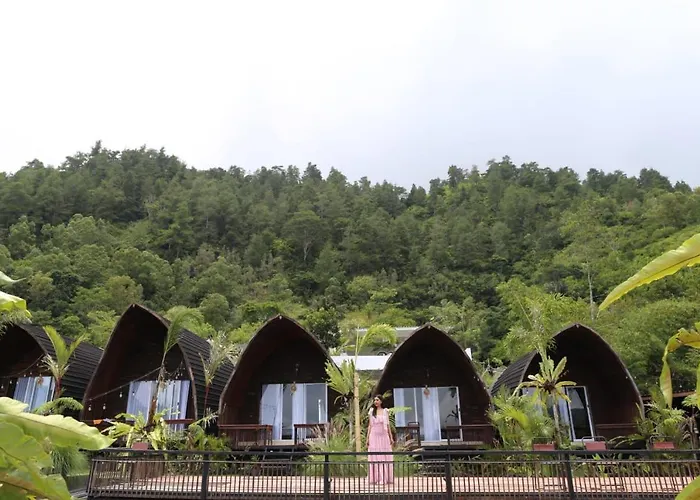 ロッジ Bukit Delapan Glamping & Coffee クブペンロカン