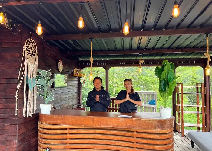 Bukit Delapan Glamping & Coffee ロッジ クブペンロカン